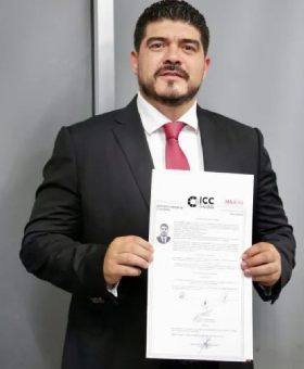 GARCIPAVON's tweet photo. De teibolero a Diputado del N@RCOPARTIDO, es Zenyazen Escobar, legislador de MORENA quien el jueves llegó borracho al congreso y armó un zafarrancho, retó a golpes a diputados de oposición.
Digno representante de la 4T, ex teiboleros y cariñosas en el poder.
✍️  Enlace Istmo Noticias