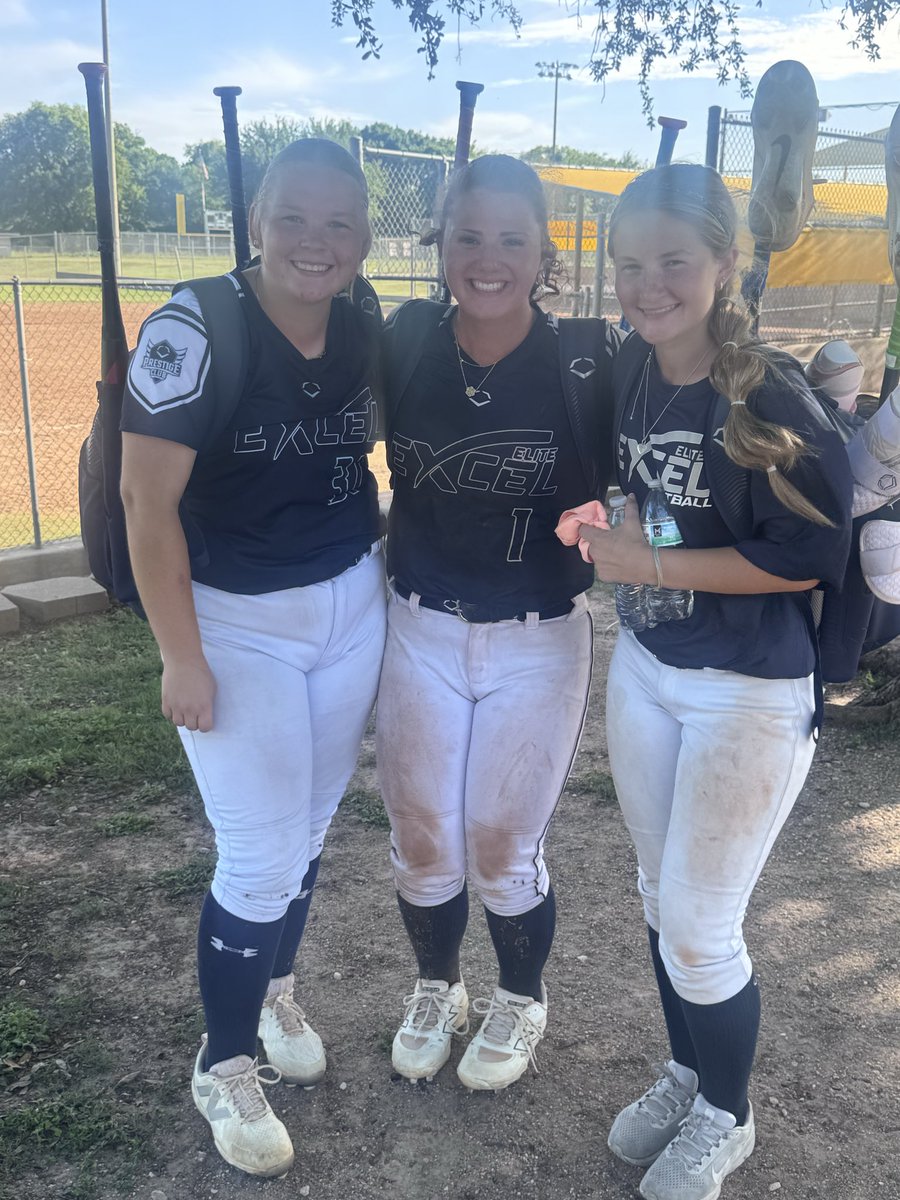 AlenaWare2028's tweet photo. ❤️Always enjoy playing w/ ballers🥎
#SoftballJunkies #Softballforlife https://t.co/RLNVLcp0DO
