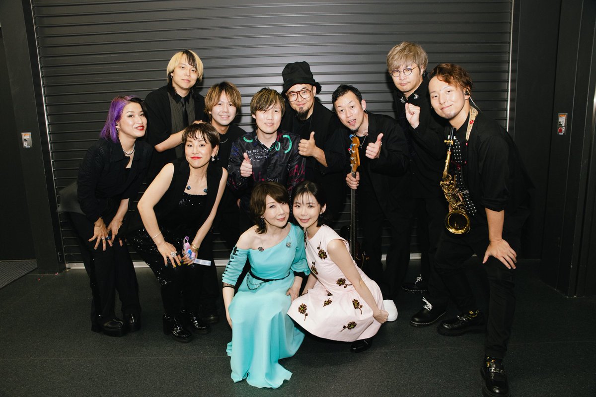 117junjiman's tweet photo. SGCホール有明で、伊藤蘭さんと趣里さん、紙テープが乱舞する大盛り上がりのDay1でした！バンドも最高！！

本日はさらに盛り上がりましょう🎷✨ https://t.co/tv4rTTT6E7