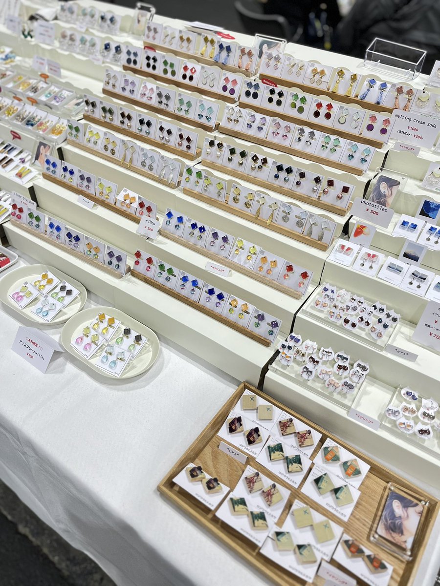 SNproduct's tweet photo. 設営できましたよー！４号館D44です！よろしくお願いしますー！
 #arteVarie https://t.co/ImxRrQOV2o