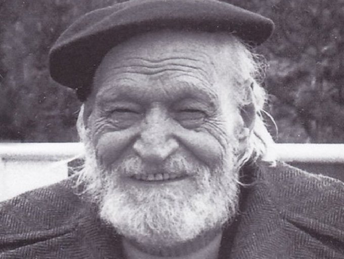 Antonio79B's tweet photo. NON GRIDATE PIÙ

Cessate d’uccidere i morti,
non gridate più, non gridate,
se li volete ancora udire, 
se sperate di non perire.
Hanno l’impercettibile sussurro,
non fanno più rumore
del crescere dell’erba, 
lieta dove non passa l’uomo.

#GiuseppeUngaretti. 

#MortiOggi #1giugno. https://t.co/VOChr6V9Bl