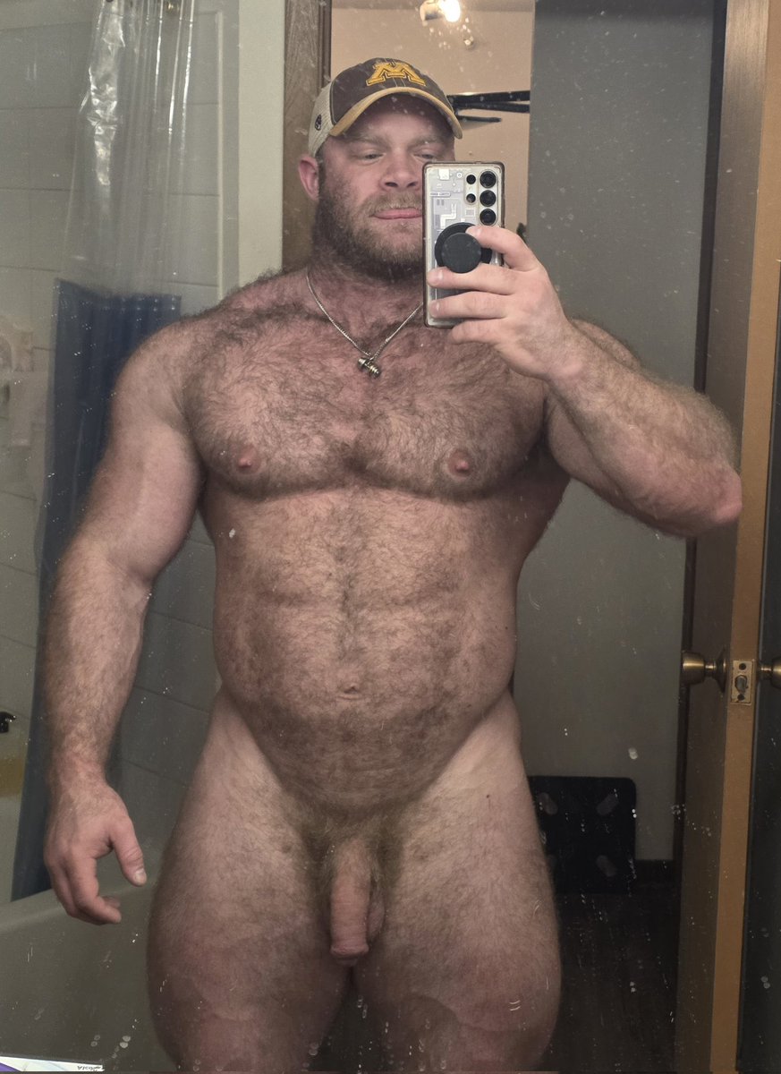 wtftbts's tweet photo. 🐻🐻🐻@Max_Muscles_ https://t.co/iTfAUHHLxc