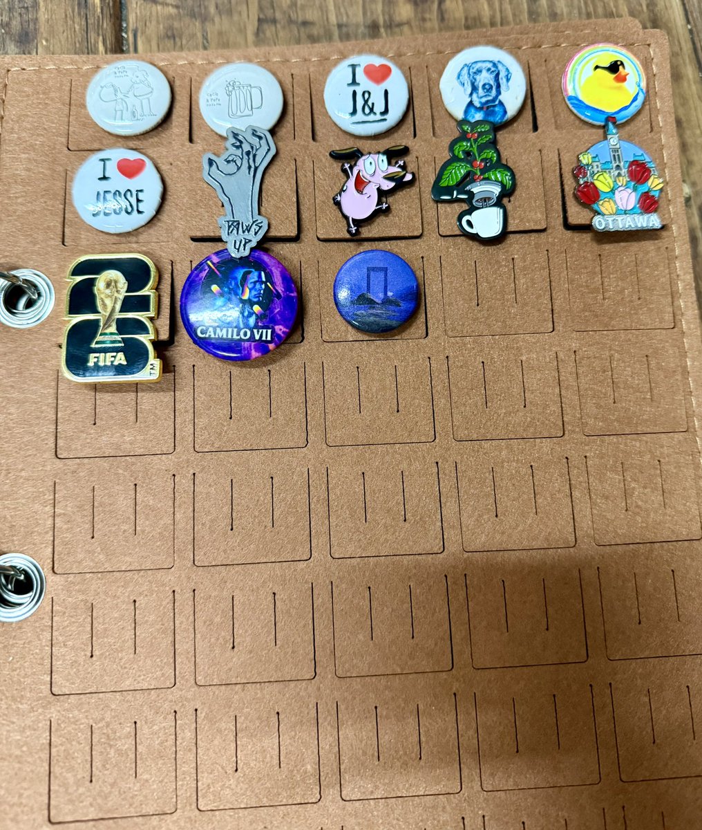 valledus's tweet photo. En este perfil coleccionamos Pines y nos gustan los stickers. 😊🖖🏽 https://t.co/J5HaV91Xrp