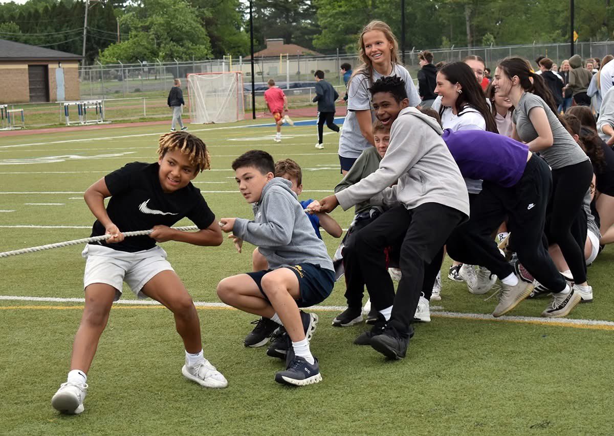 MarsAreaSD's tweet photo. 🚀 #marsarea Middle School students had a blast at Games &amp; Field Day! 🥳 #FieldDayFun #marsproud https://t.co/A4fGiefzlm