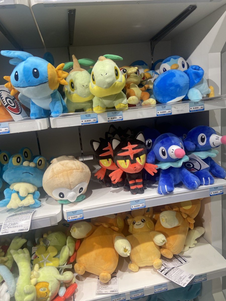 rintan2331's tweet photo. ポケセン☺️ぬいぐるみ欲しくて先ずは
可愛い小さいサイズを買おうかな～と。
推し以外にも、ぽこポケで初めて知った子が
並んでいて可愛い～♥️空間だぁ✨️ https://t.co/RPhPyZqdm6