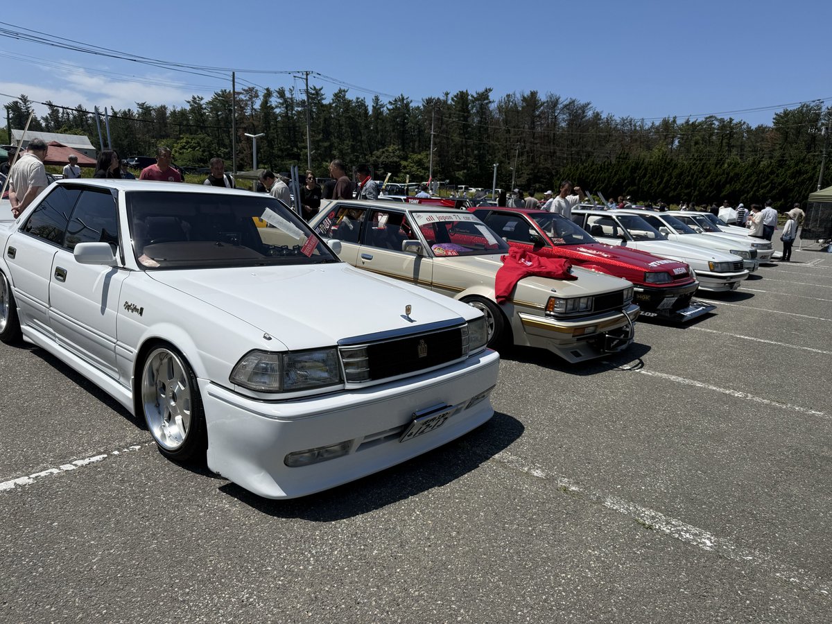 amino_evo7's tweet photo. 地元の旧車ミーティングのギャラリーしてる
夜にしか走ってなさそうなのしか居ない笑 https://t.co/LEMmWguIfW