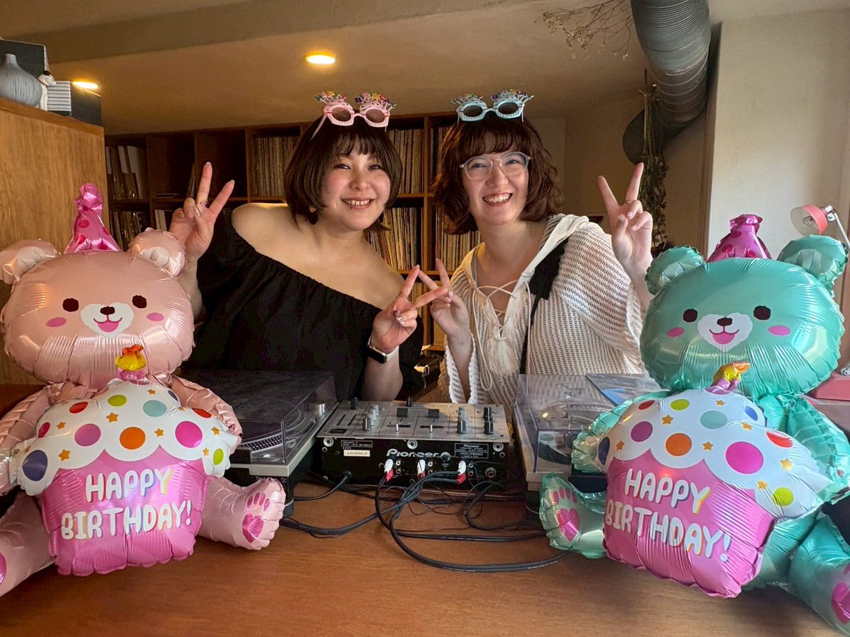 tayaooo's tweet photo. 間借りスナック半熟煮たまご
私とみどやんの生誕祭
本当にありがとうございました！！！
たくさんの人に直接祝って貰えるのってこんなに嬉しいんだ！？って知った日🦦💓

次回6/21はまおちゃんの生誕祭です！
ママ全員双子座女ですいません！
来月もお待ちしております👼💫 https://t.co/OEso4xkgb6