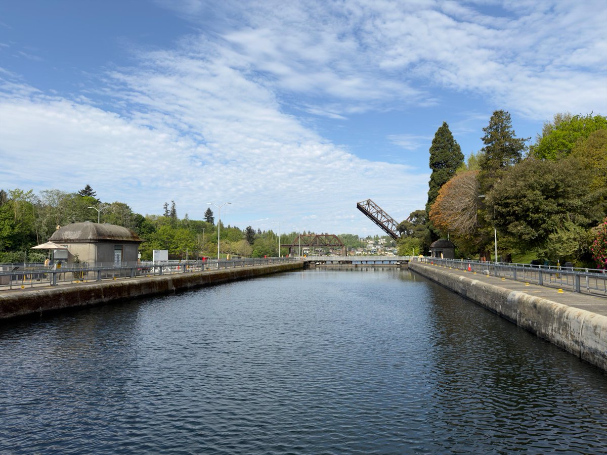 TravisTubbs's tweet photo. Still getting through the Ballard backlog. Since it was right next to the Botanical Gardens, next trip in the Ballard area is over to the Locks.

Video of the locks in action over on the blog. https://t.co/j5r6BwgdRE https://t.co/gj6TtvDp5S