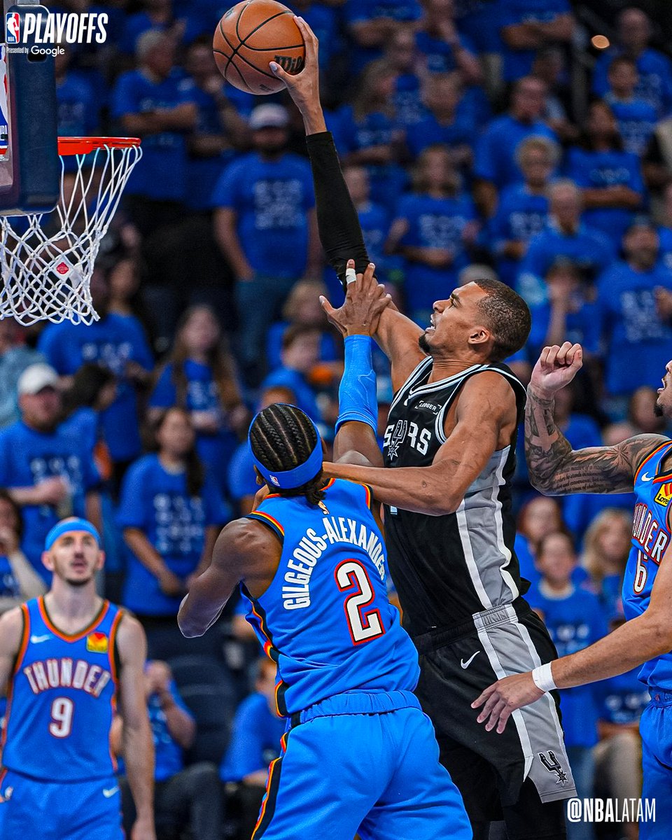 NBALatam's tweet photo. Un cruce de alto vuelo 😍 https://t.co/ETKrSom3T1