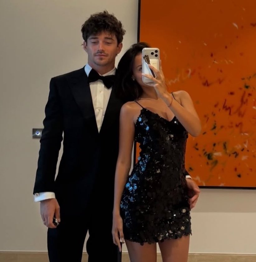safeleclerc's tweet photo. alexandra é uma mulher forte, se o charles fosse meu ja teria engravidado ele a muito tempo https://t.co/hh2DkWXYGR