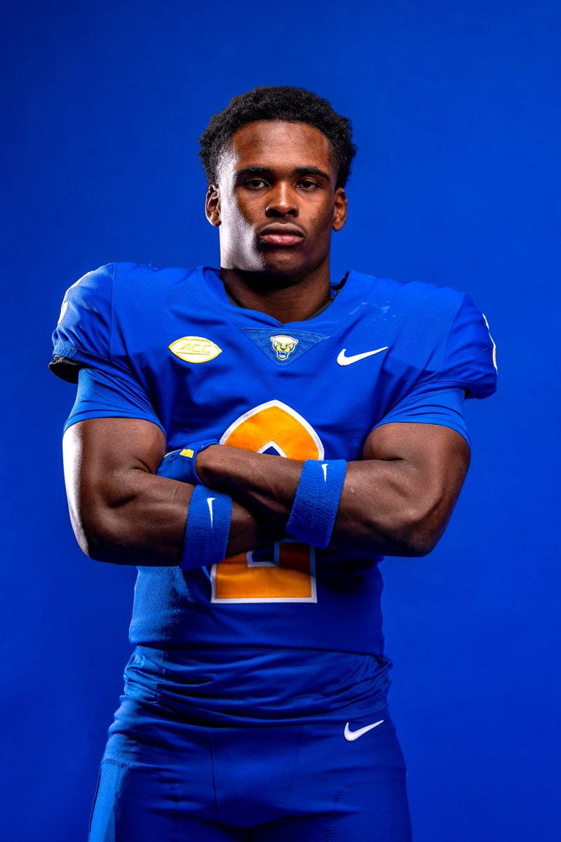 StevenJalexis19's tweet photo. Had an incredible official visit at Pitt! I want to sincerely thank Coach Lindsey, Coach Duzz, and the entire Pitt staff for the outstanding hospitality and for making me feel welcomed from start to finish. @LindseyLamar5 
@CoachDuzzPittFB 
@HerbansPaul https://t.co/odPNDdX4hD