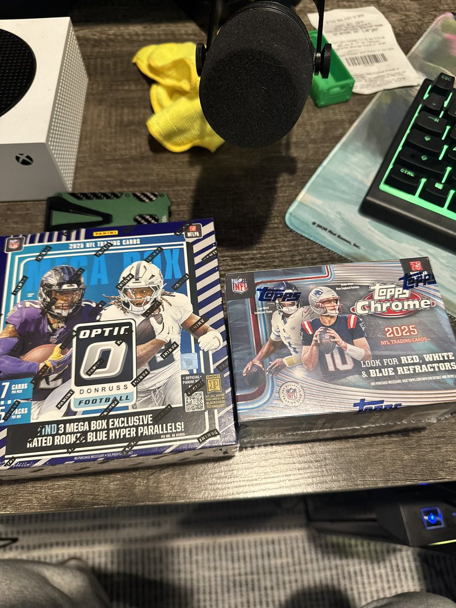 SportsS35170's tweet photo. Gonna open these on @JakeJTS_ stream tomorrow around 3ish! If you wanna watch me open these follow my twitch!
https://t.co/1WMVvD1MHj https://t.co/TMKAFCfYsg