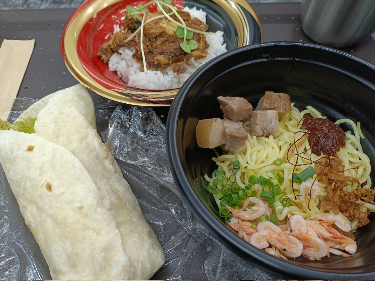 paddygenocide's tweet photo. 昨日の夕方は #麻雀片手飯 に参加！
大西さんのご飯はどれも最高で、まぜそばとサバそぼろはおかわりしちゃった🍚
麻雀は23③4と振るわず。謎に役無しの可能性がある両面にしたりとまた戟さんに醜態晒しちゃった…
生の茅森さんはめちゃカワでした
後夏海さんはマジ姉御って感じ https://t.co/T4GioFMwpF