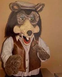 flurryfrenzy's tweet photo. Cuz like wdym the company made an adult restaurant starring a wolf animatronic with little to no info on him or the restaurant itself, with the most recent sighting of him being a corpse on the back of a pickup truck? https://t.co/p3PeS9eq5h