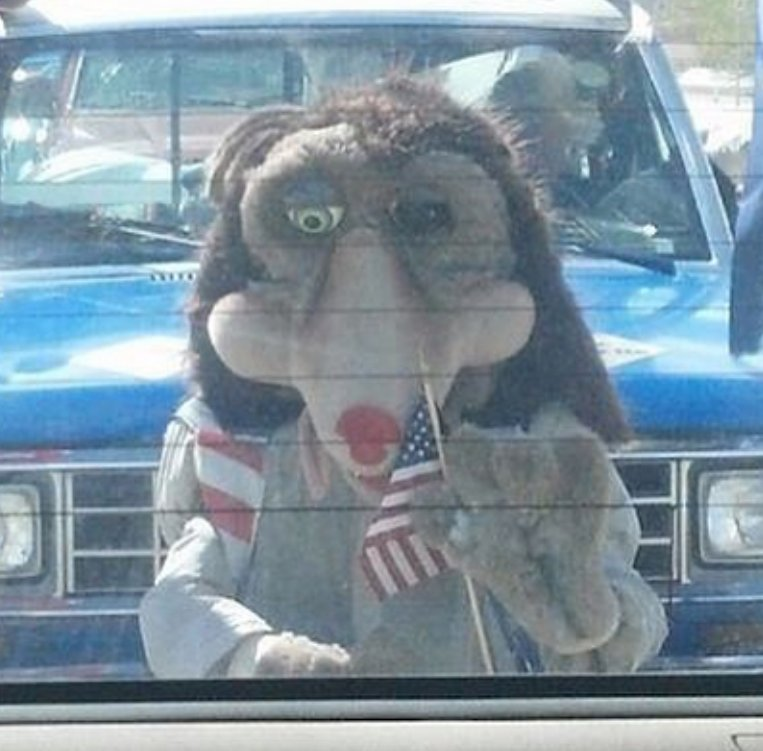 flurryfrenzy's tweet photo. Cuz like wdym the company made an adult restaurant starring a wolf animatronic with little to no info on him or the restaurant itself, with the most recent sighting of him being a corpse on the back of a pickup truck? https://t.co/p3PeS9eq5h