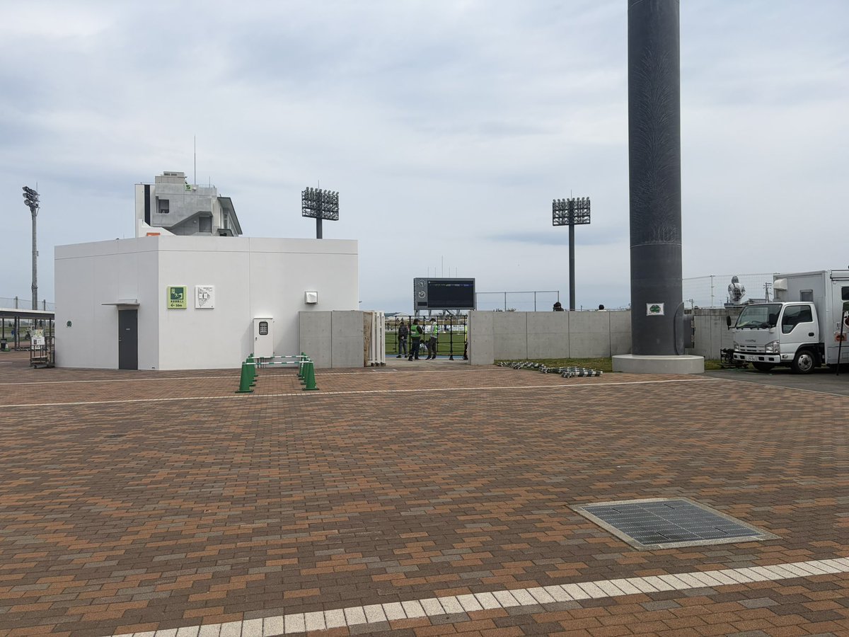 vanrauresapo128's tweet photo. 【あすの福島ユナイテッド戦・横断幕事前掲出】
掲出可能時間：15:50〜16:25
（ホーム・ビジター共通）

ホーム戦の始まりは横断幕掲出から！個人幕の持ち込みも大歓迎です。八戸ゴール裏を幕で盛り上げろ！気軽にご参加ください🙌

この後は
➡️八戸選手出迎え（16:45〜50頃） https://t.co/VZSy8q4LE7