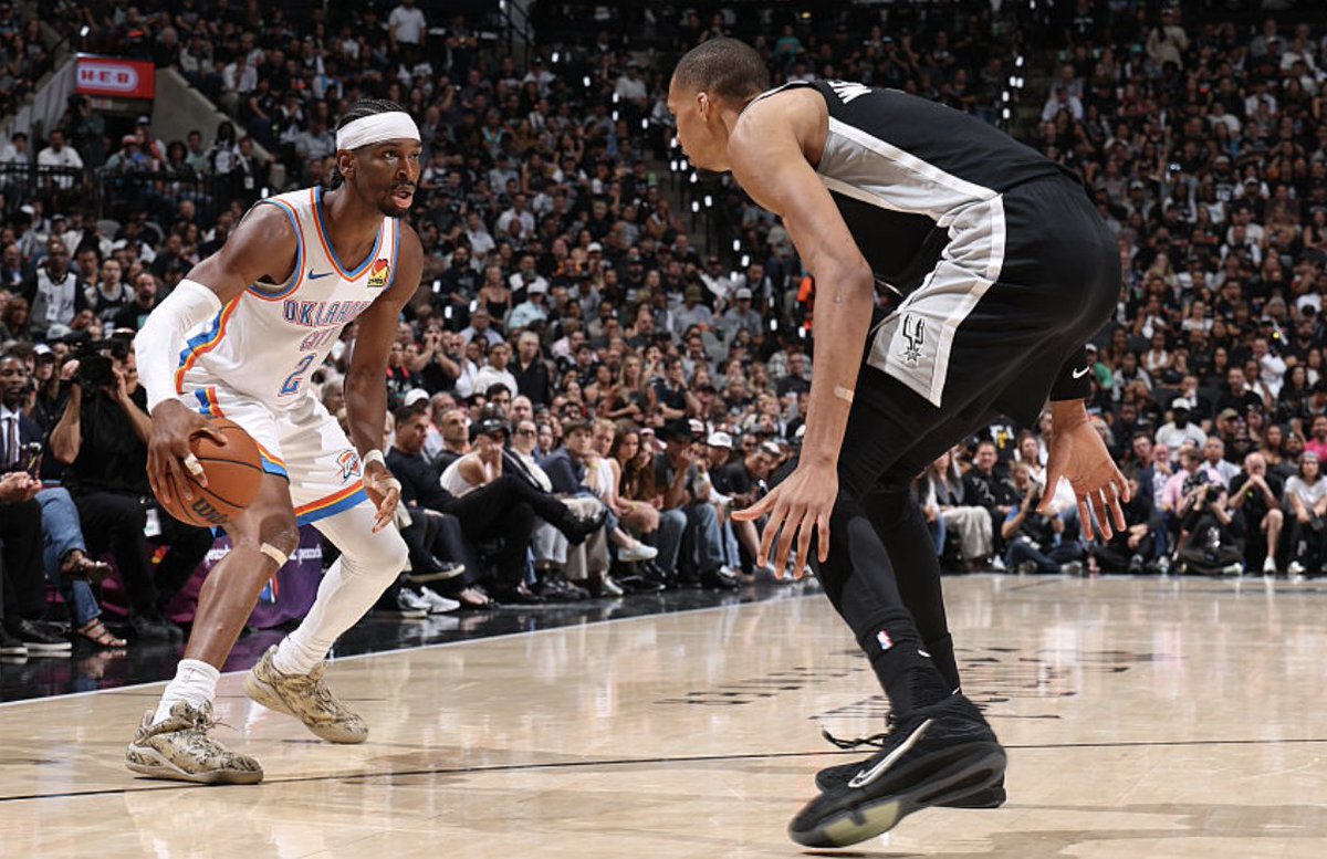 Ballislife's tweet photo. Thunder vs. Spurs Game 7 LIVE Log!

OKC and San Antonio are both throwing 3rd quarter haymakers, but neither is in total control.

Who will make the winning plays in the 4th quarter?

It's close!

🔗 https://t.co/UxCTbEMUEc https://t.co/hCX9iXmZC3