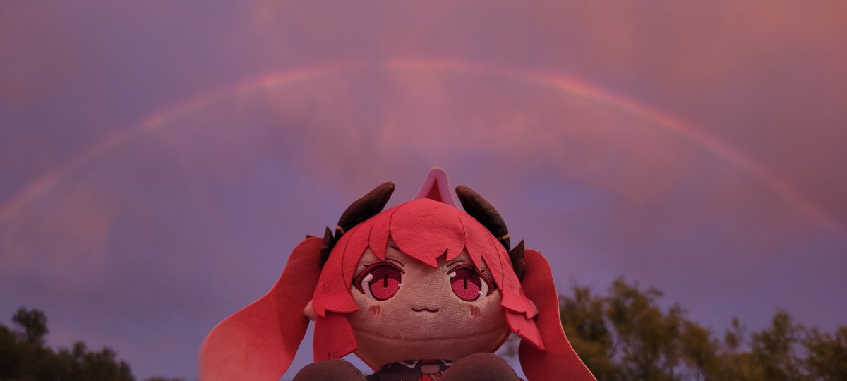 randomjoob's tweet photo. Junko found a rainbow 🌈 https://t.co/nluTMZBFgm
