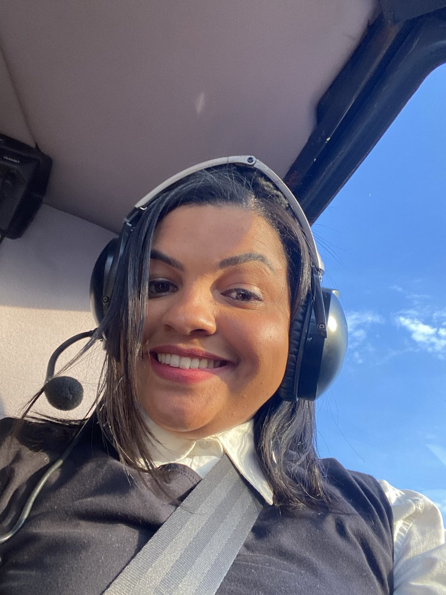 BibiaLazaro's tweet photo. Voar é lembrar que não existem limites para quem acredita.✈️🩵🥹🥰 https://t.co/4NtDORAkRY