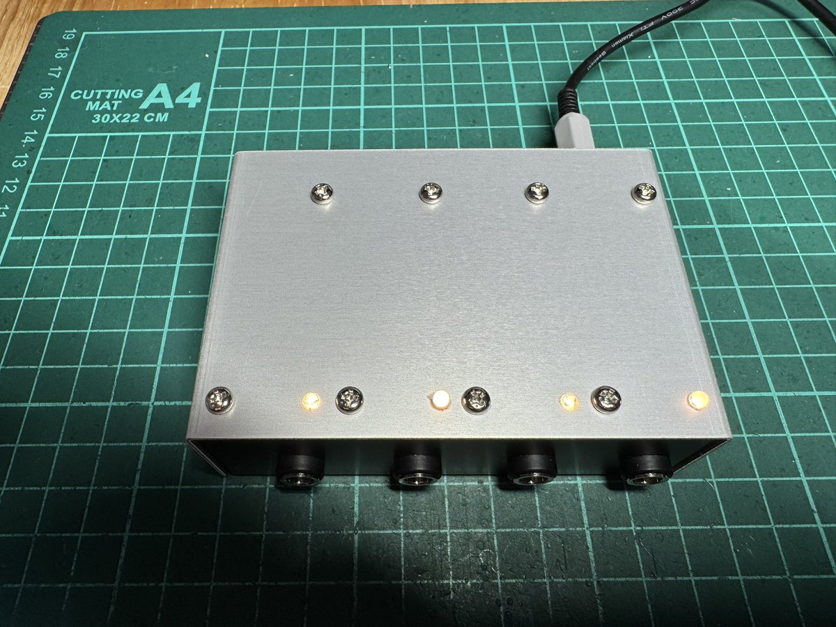 Alias_Sound's tweet photo. おはようございます。組み立て完了です！
基板を変更したのでこのケース(100×70×30)は無理かと思いましたが、なんとか入れる方法を考えました。
ノイズ性能も維持できてます。 https://t.co/Lo9IfU6iht