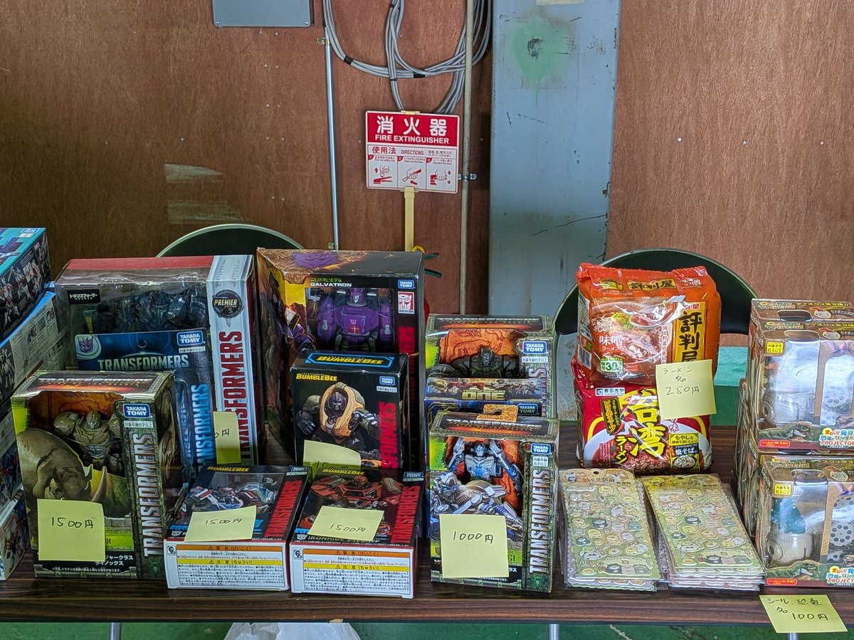 osamuhorikawa's tweet photo. 今回は毎年恒例のポプルスガレージマーケットに来ております。でも今回はうっかり住処に同人誌と同人グッズをど忘れして来きたので物販のみになっちゃいました。 https://t.co/ZiyEgPBwAI