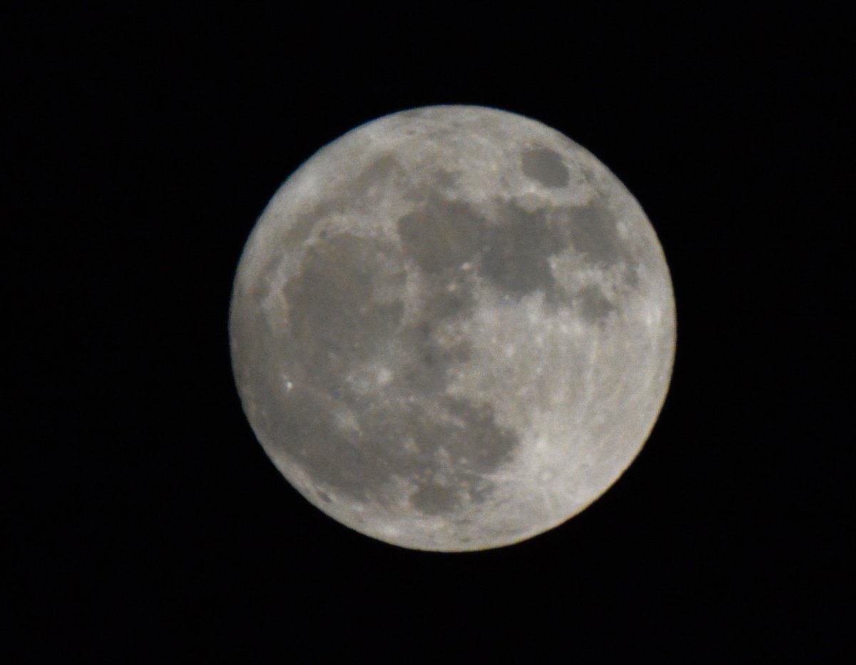 Spctrm72's tweet photo. The blue moon (2 full moons in 1 month) will peak at 3:45 a.m. CT Sunday, May 31, 2026. It'll also appear smaller than usual because it's a micromoon https://t.co/911TWgzUYB