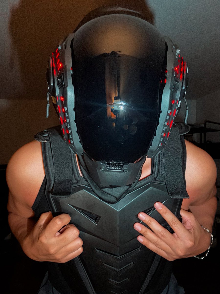 internetguyjai's tweet photo. @PUPDERIX We play some games https://t.co/HlI3Ny50C9
