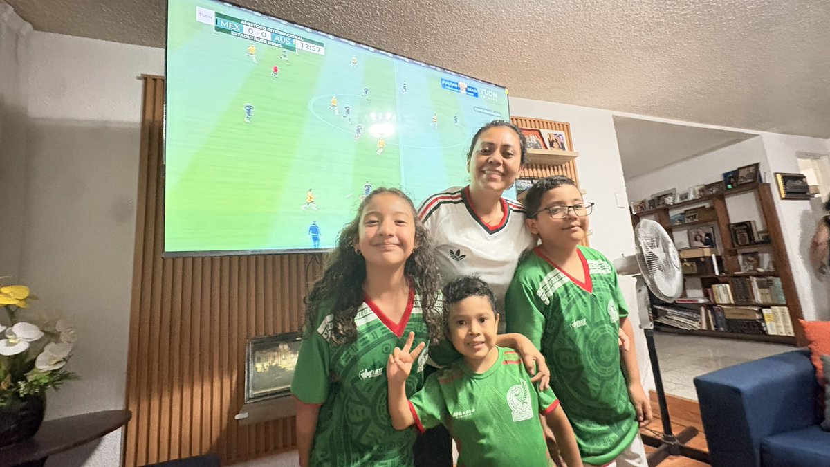 AndresArFer's tweet photo. #ModoMundialista México - Australia https://t.co/YdeR57pRaC