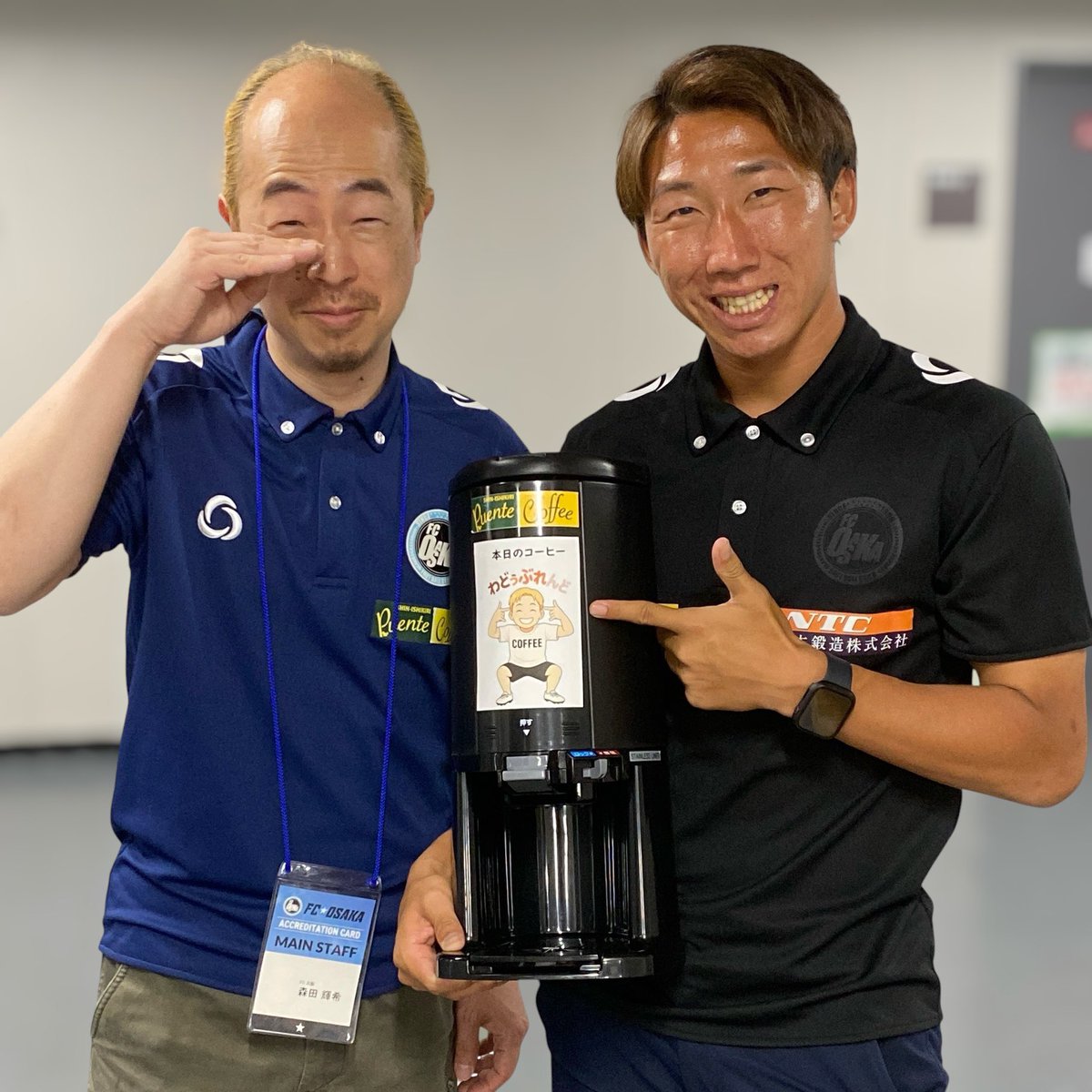 puente_coffee's tweet photo. 2026.5.30
出店の振り返りその3
契約満了によりFC大阪を退団する事になったNo27和田育選手
出場機会に恵まれない中でも、実直に頑張れる選手でその特異なキャラクターは選手や多くのファンからも愛される和田選手
次は特徴を活かしてくれるクラブで😭
「和田育」と「わどぅぶれんど」は不滅です！！ https://t.co/tZV2LLNz5o
