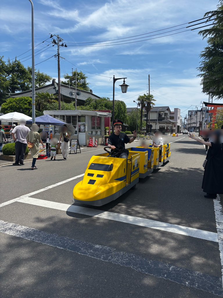 takekomainari's tweet photo. おはようございます🌞
本日も境内では一粒万倍祭が行われハンドメイドやフード、キッチンカーなどが立ち並んでおります🦊
お詣りの際は是非お立ち寄り下さい🙏
皆さまが健康でご多幸となりますよう、ご祈念申し上げます⛩️
#竹駒神社 https://t.co/EHcIoSzBuj