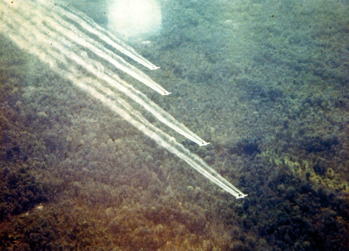 AgentOrangeNZ's tweet photo. @simonmaechling > Chemtrails do not exist. https://t.co/BkupdBQhgX