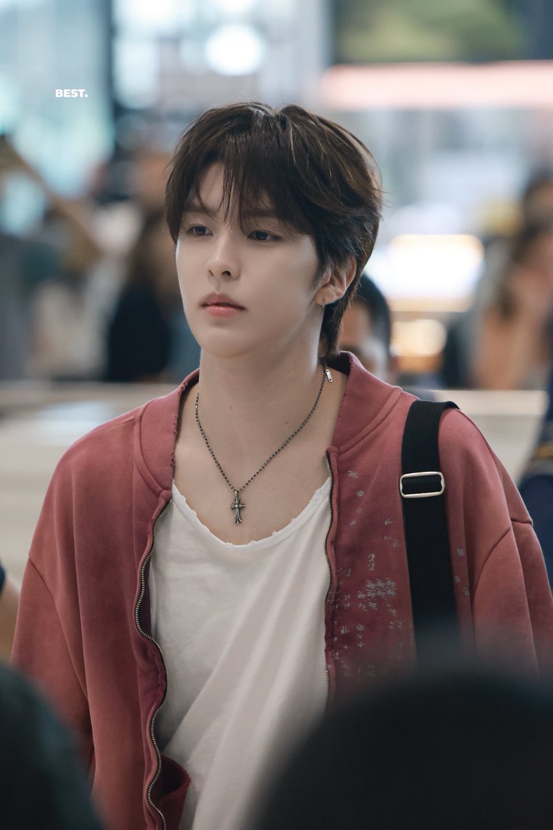 Best_Sh0419's tweet photo. 260531 BKK🛫

#송하 #SONGHA #SMTR25  #李松河 #ソンハ #이송하 https://t.co/kTj3jrtDzP