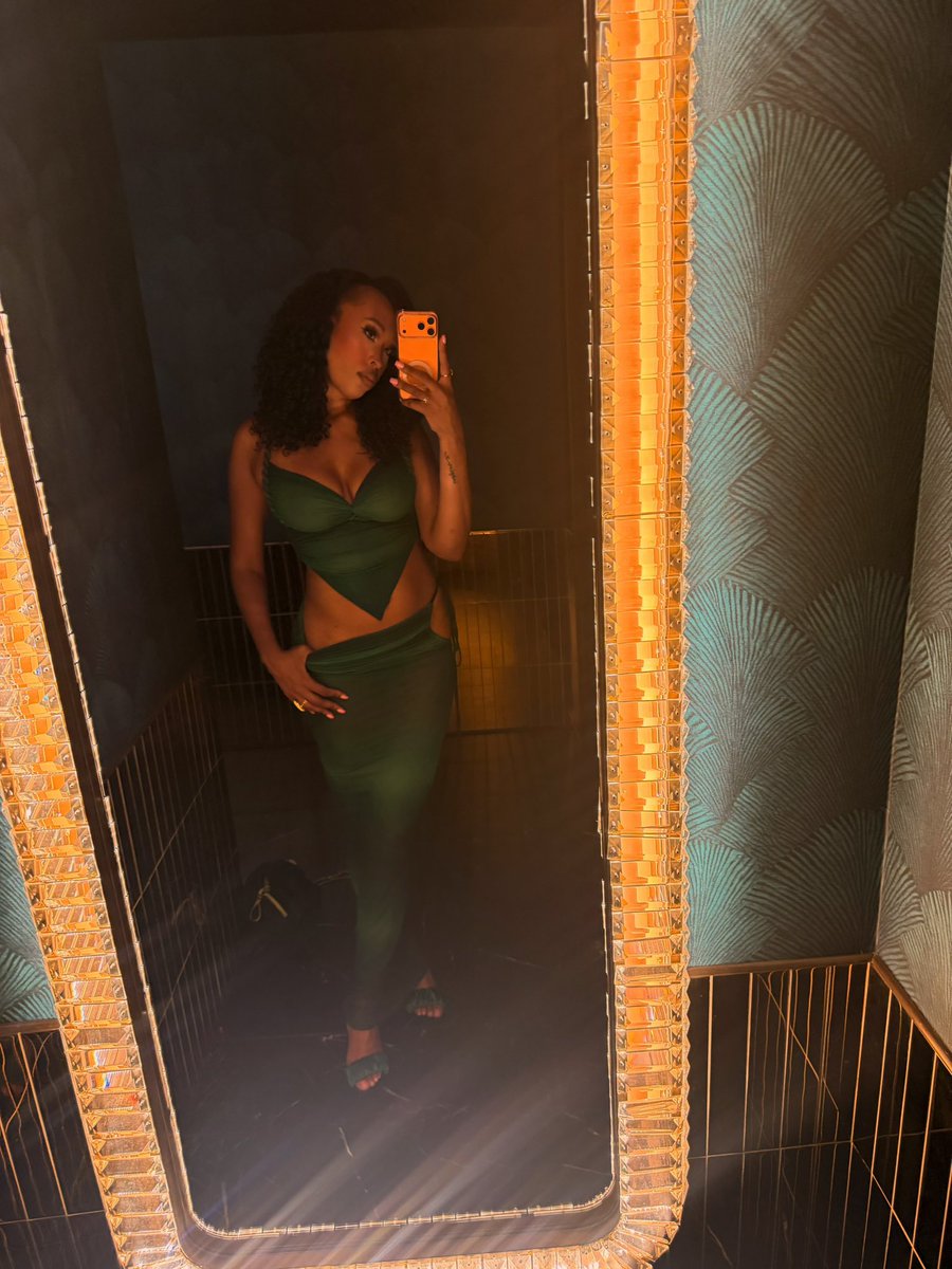 LeBronze James✨ tweet media