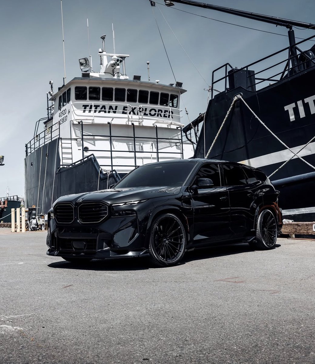 LuxuryCars365's tweet photo. BMW XM ♠️ https://t.co/nomFd8PLb4