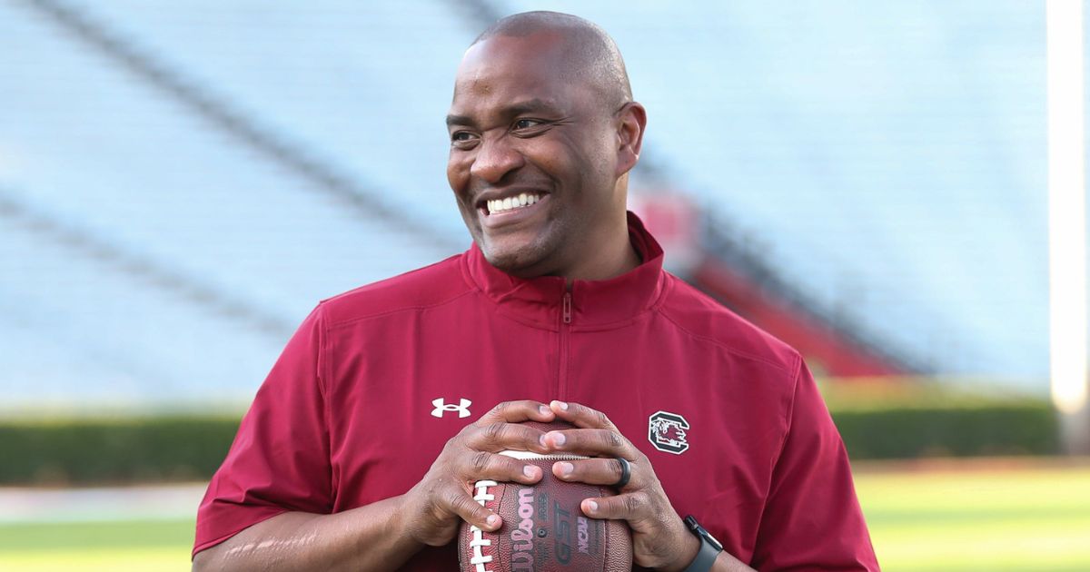 GamecockCentral's tweet photo. Countdown to kickoff prediction series: A South Carolina assistant will earn Broyles Award nomination

READ HERE ➡️  https://t.co/SSZiU61o4U https://t.co/T8PxQJufYV