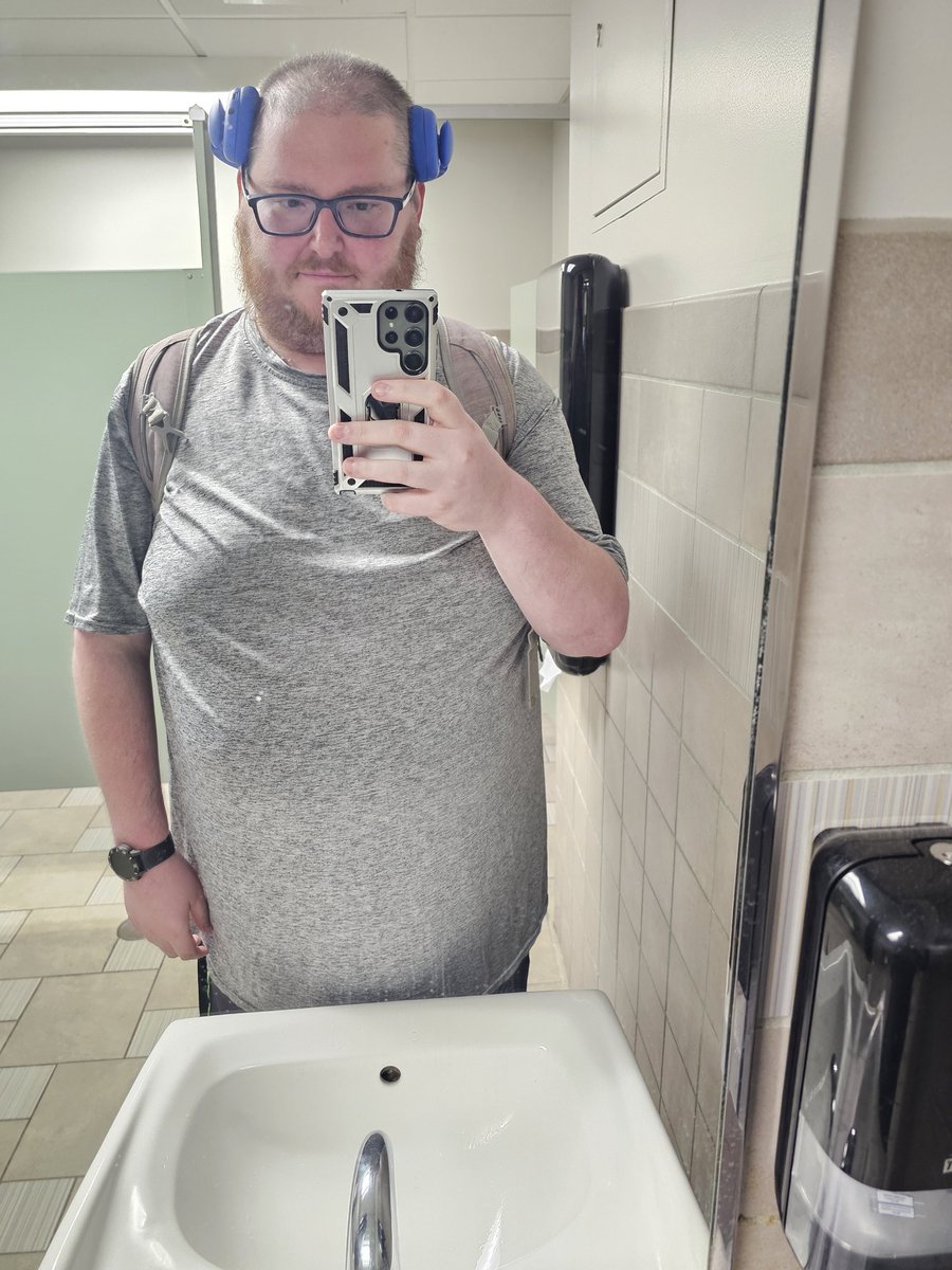 perrycorebel2's tweet photo. Getting ready to go to the gym on Thursday after work. https://t.co/IJL7R5WLKv