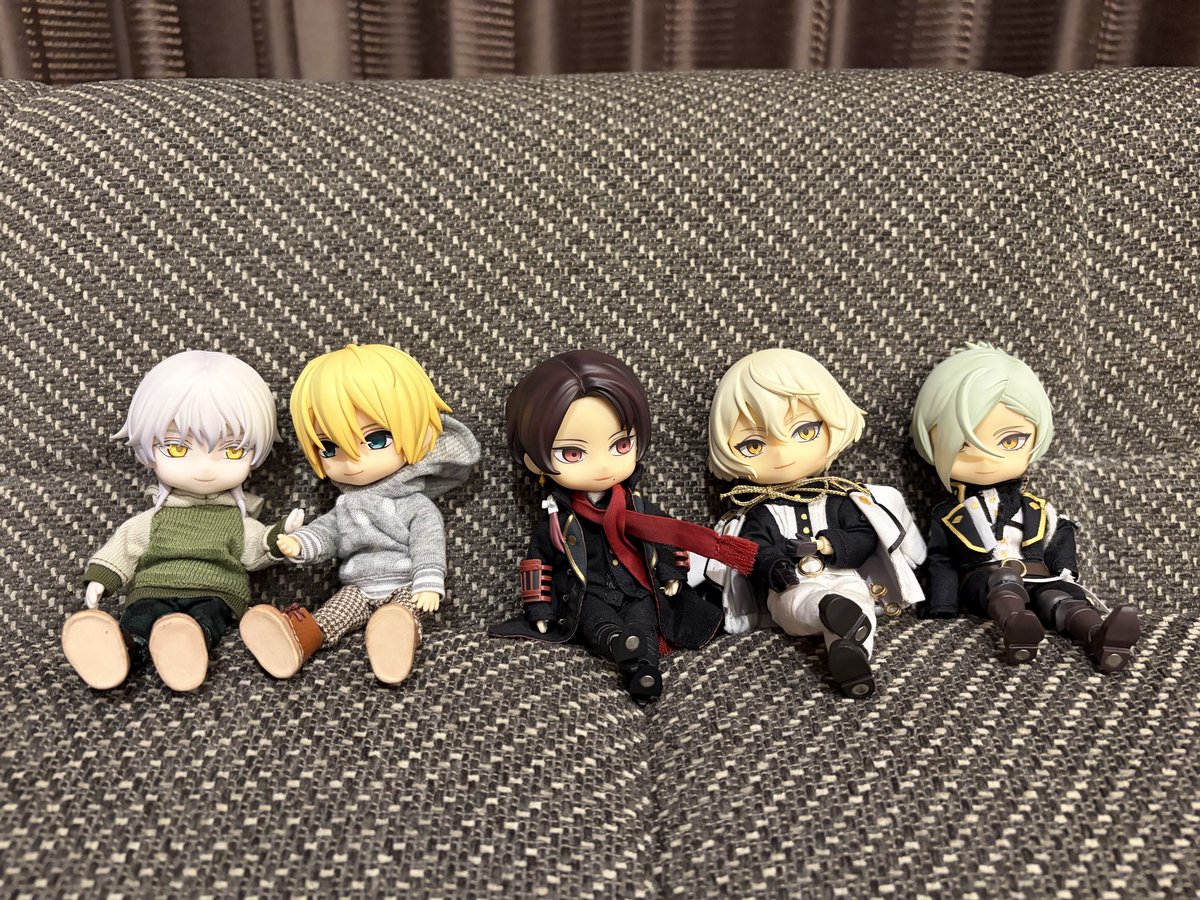mochiusa_saniwa's tweet photo. 我が家のねんどろいどどーるは、髭切、膝丸、清光、鶴丸、山姥切の五振りなんですが。
戦闘服組みにお洋服買ってあげたいなぁ。
源氏兄弟のお洋服悩むw

色々なオーナーさん参考にさせていただきたいです。

繋がりタグあるのかな‥
#ねんどり
#ねんどろいどどーる
#ねんどろ刀剣男士 https://t.co/p4FdSncIvp