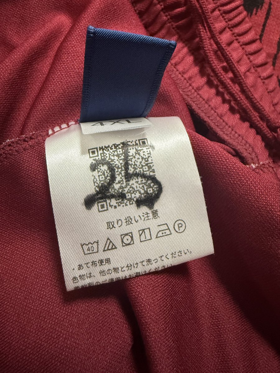 FujiYato's tweet photo. 昨日ファンクラブポイント交換で貰った選手直筆サイン入り実着用グッズ、タグに25って書いてる！！ロスコやん！！最後まで嬉しい！！
#川崎ブレイブサンダース #RoscoAllen https://t.co/rTxoC6p0kM