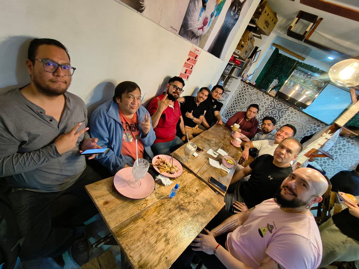 tan_tones's tweet photo. Mis queridos tones!!

El día de ayer se hizo, se realizó nuestro cafetón, donde compartimos momentos agradables con miembros del grupo y los mininos del refugio SPA Imperial, gracias a todo la los asistentes!!
Si tú quieres asistir en la próxima contáctanos.
#Cafeton 
#Tones https://t.co/wDqLX2jbzU
