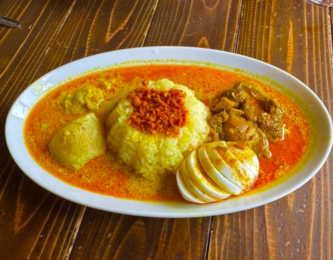 CurryGotta's tweet photo. 本日、オープンいたしました^ - ^
皆さまのご来店、お待ちしております😊

19時からはバー営業です！

目黒区上目黒1-15-13 2階
Bar I gotta

#スリランカカレー #中目黒 #中目黒ランチ #九州ランカ #中目黒バー
#スパイスカレー  #グルテンフリー
#カレー
#昼呑み #目黒川 #bar 
#igotta https://t.co/FSSJtlC3rN