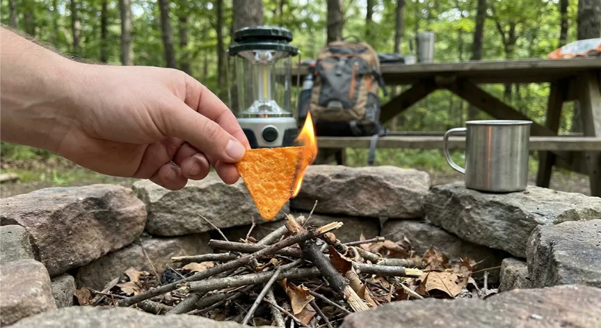 besttoffer's tweet photo. 🔥 CAMPING HACK

Forgot your fire starter?

A single Dorito can burn for up to 60 seconds.

Why?

Corn starch + vegetable oil.

Many campers use them to ignite wet twigs when everything else is soaked.

Next time, save a few chips. https://t.co/xfFx6fqtSb