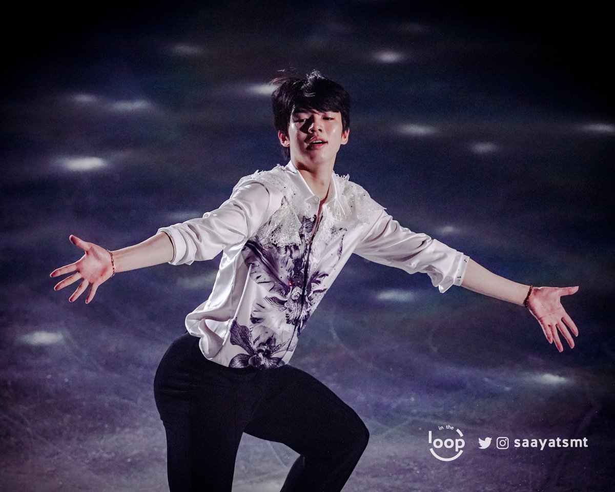 InTheLoPodcast's tweet photo. Junhwan Cha 🇰🇷 gives a beautiful skate to Every Moment of You in a special collaboration stage with musical guest Sung Sikyung 🤍 https://t.co/viX7UiOeVO