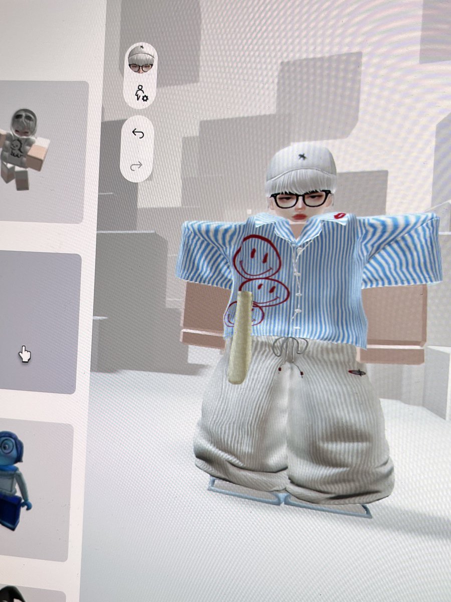 pttmcdo's tweet photo. @roblox_fess nder ava ku jadi mengkotak😭💔 https://t.co/mCKCMYdiaP