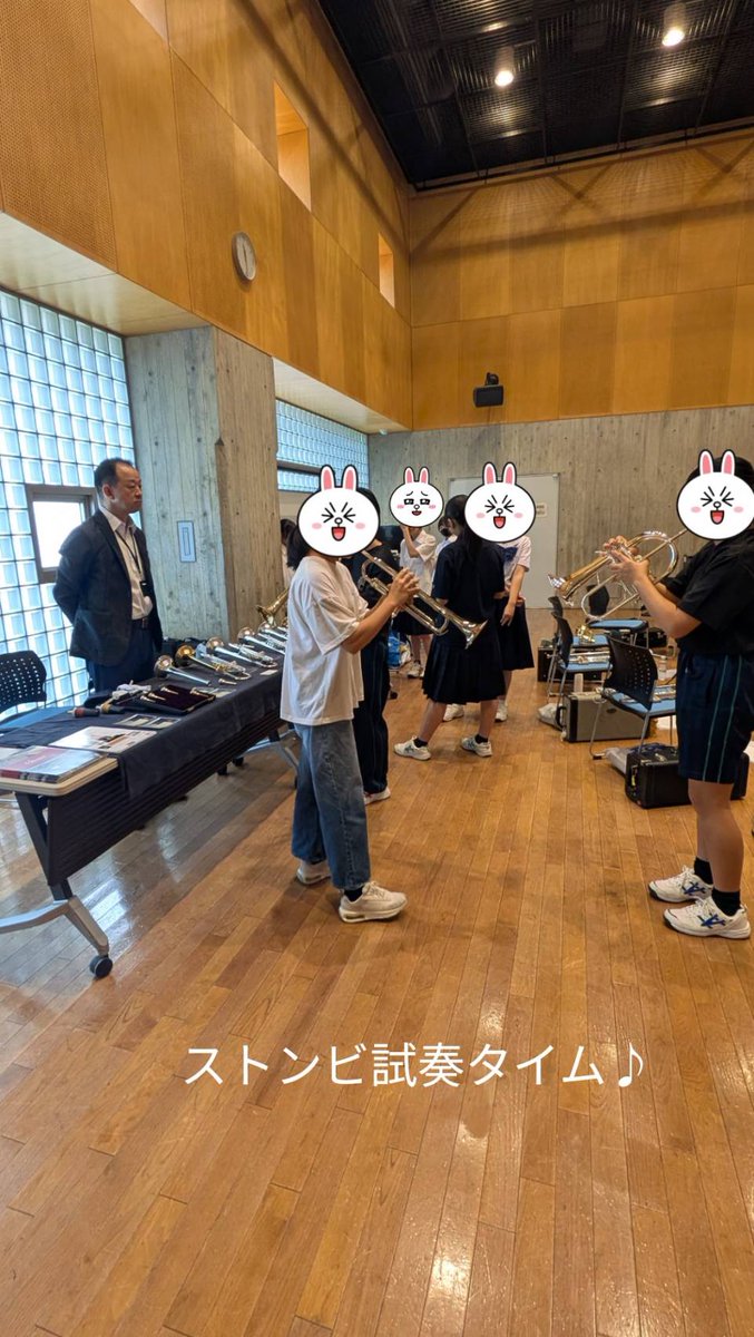 winds_style's tweet photo. アンドレ・アンリ先生の、レッスン会(午前の部)がはじまりました！
グループレッスンではありますが個人に寄り添ったアドバイスが贈られています🎁
どんどん音が良くなってきているのが分かります🎶 https://t.co/bqnwoO627L