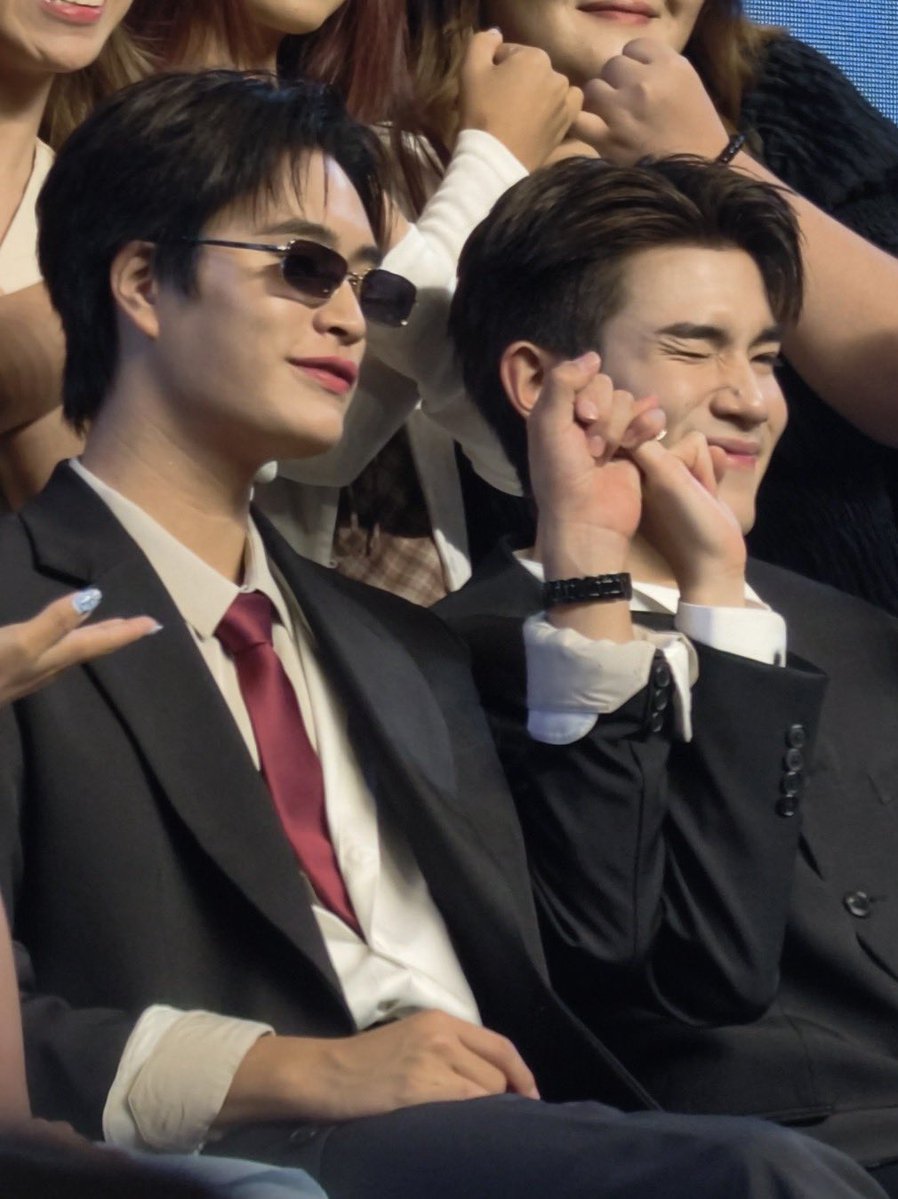 เอ๋ง tweet media