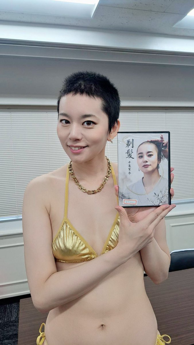 hirai_kanna_2's tweet photo. #フェチフェス 
新商品入荷！！！！！
坊主断髪オフ会の様子を収めたROM！！！
5000円です◎ https://t.co/8TQdNNIquY
