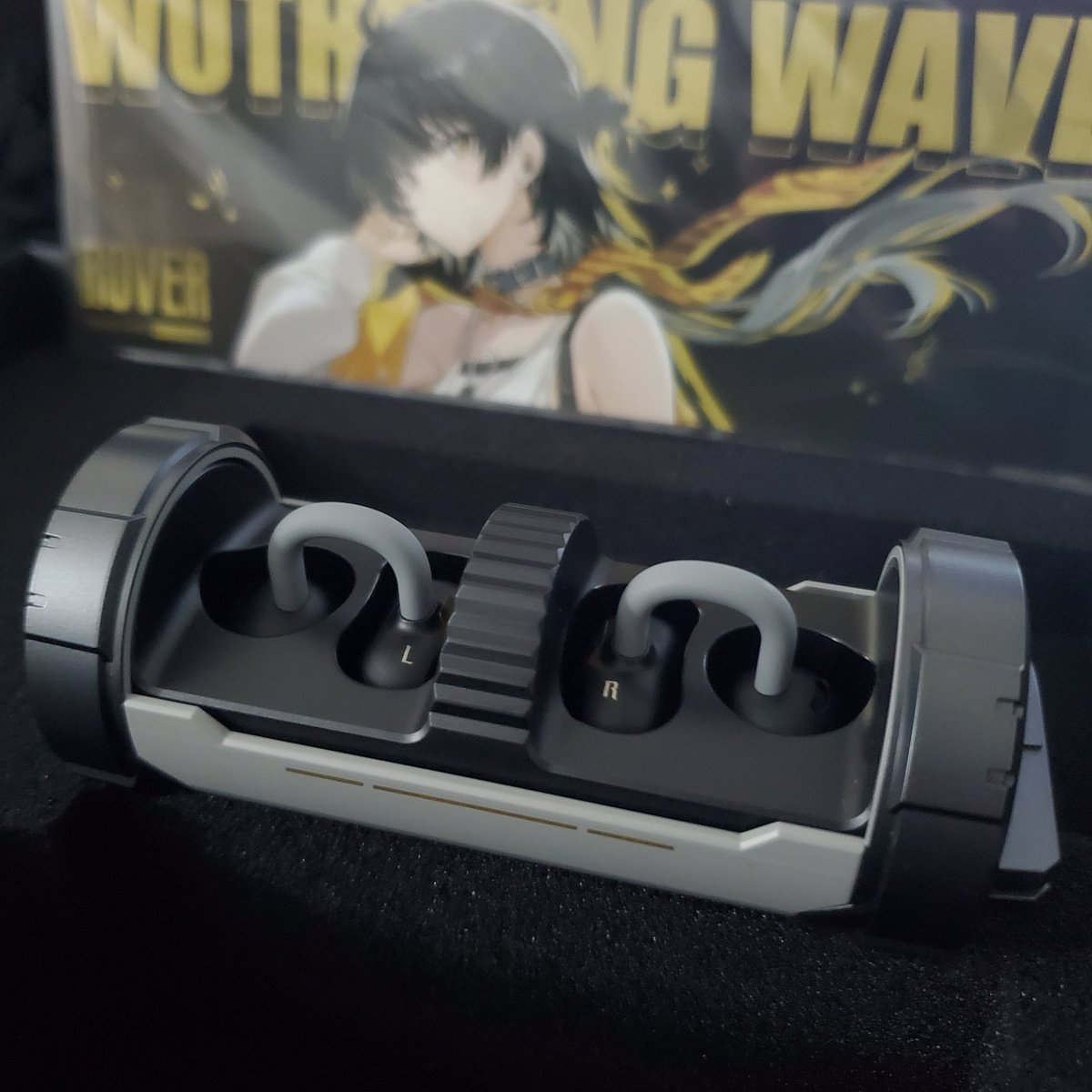 SmediumL_'s tweet photo. Wuwa x Moondrop earbuds finally arrived! will be using these for my woukout playlists! @MoondropLab

#WutheringWaves #WuWa https://t.co/H9wmrSkrxo
