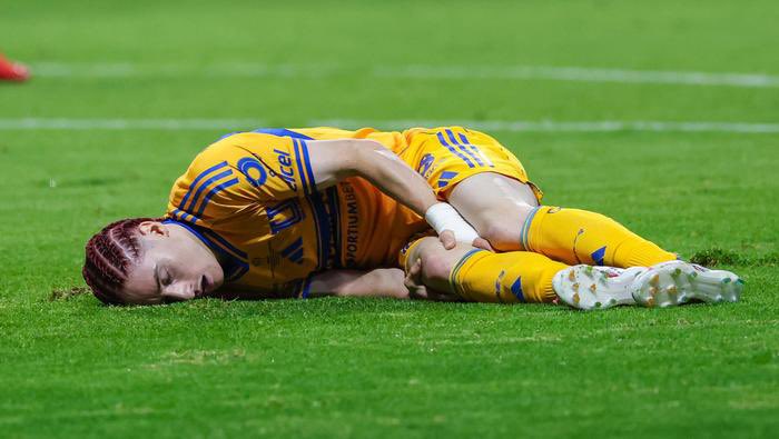 joserra_espn's tweet photo. Marcelo Flores salió lesionado de la final ante Toluca tras un giro brusco de rodilla y abandonó el campo entre lágrimas. Preocupante para Canadá, que cuenta con él para la Copa del Mundo. https://t.co/sKTKQCCEhH