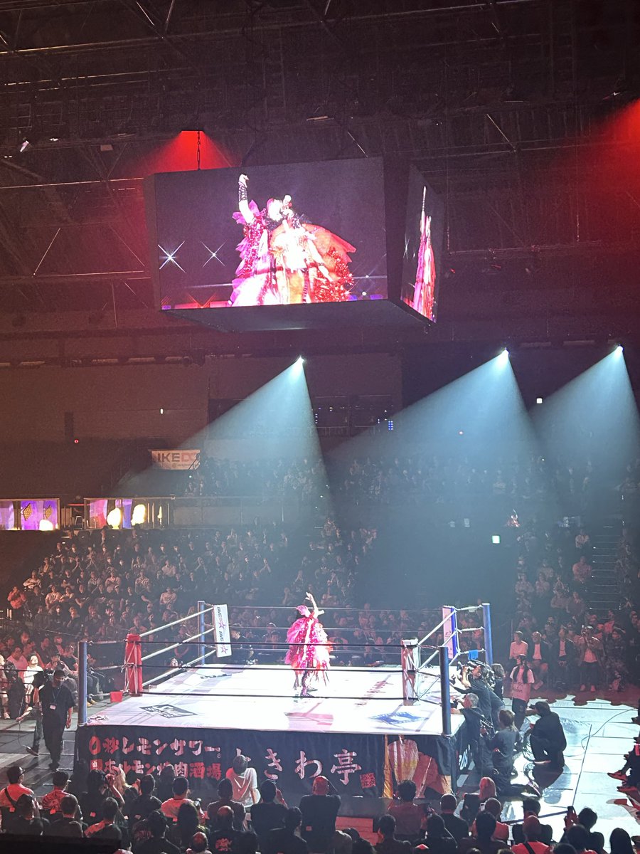 NJPWyusuke23's tweet photo. 5.23初めてスターダム観戦して来ました
めちゃくちゃレベルの高い試合ばかりで楽しかったです
伊藤ちゃんの敗北は残念でしたが写真撮影もさせてくれて嬉しかったー
また会場行きます
＃wwr_stardom ＃maki_itoh ＃伊藤麻希 ＃プロ��ス https://t.co/3VEnWrWnKQ