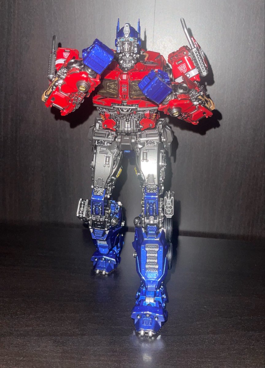 Gleavo_'s tweet photo. Yolopark Bumblebee movie Optimus Prime is really good, I’m not the best poser but he just looks good no matter what. Highly recommend 
#Transformers #OptimusPrime https://t.co/6FNBcrQMmM